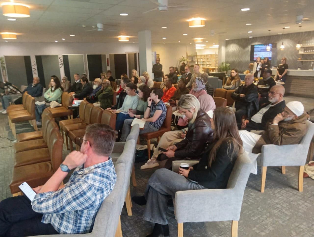 Wide view of healthcare professionals attending a daytime MedTalk Network conference session